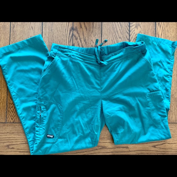 XL scrub set, are greys anatomy. - Picture 2 of 2